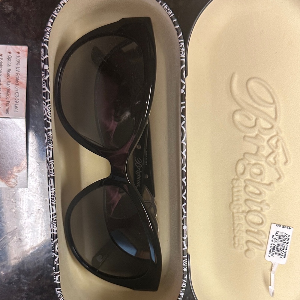 Brighton sunglasses -Trio with Cases excellent condition. $20 each 3 prs $60 - Picture 5 of 8